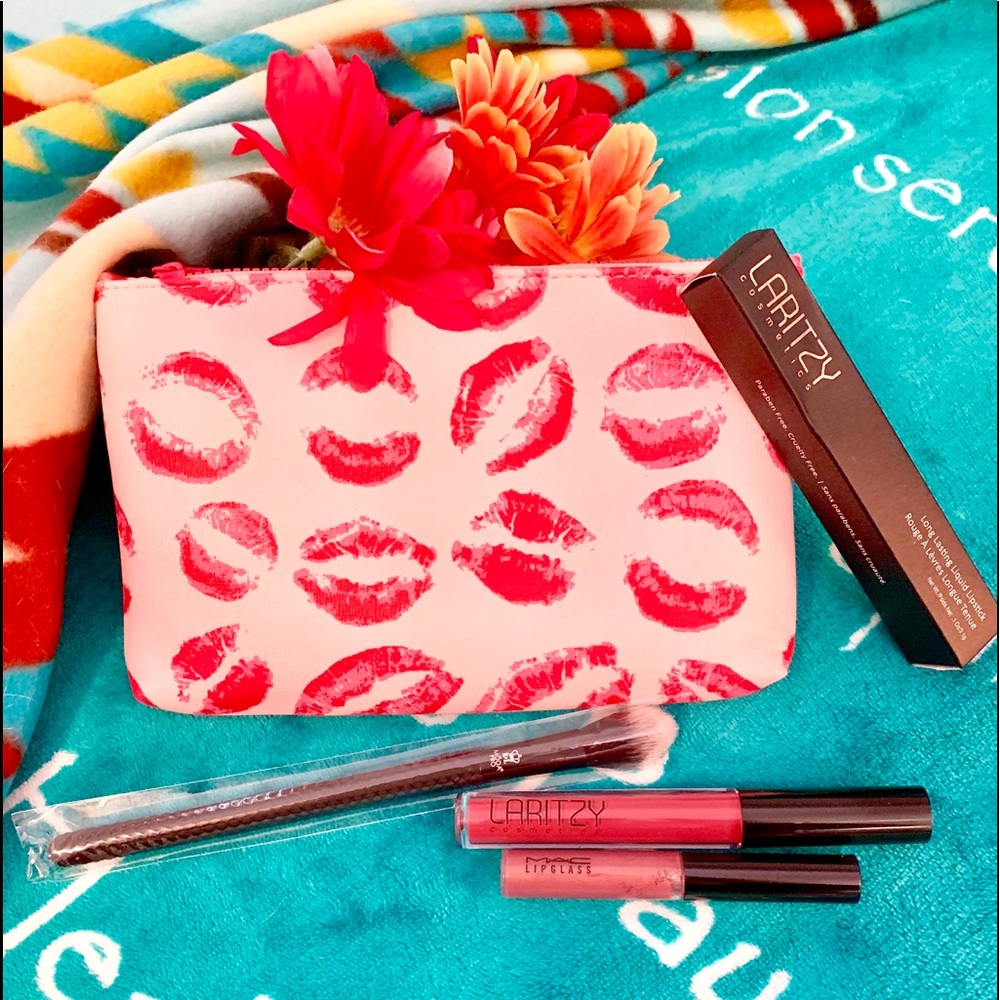 Lip Gloss Set/Makeup Bag NWOT 👄